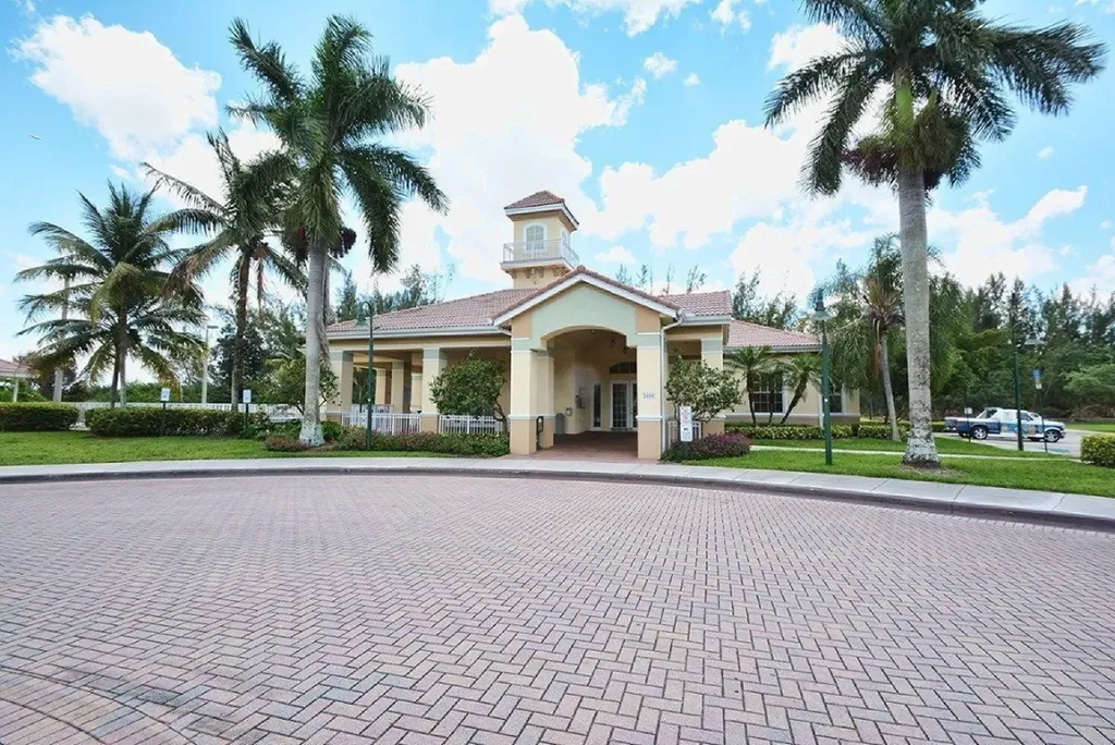 4275 SW 10th Court Deerfield Beach FL 33442