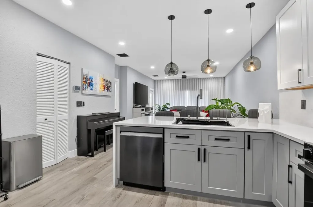 4275 SW 10th Court Deerfield Beach FL 33442