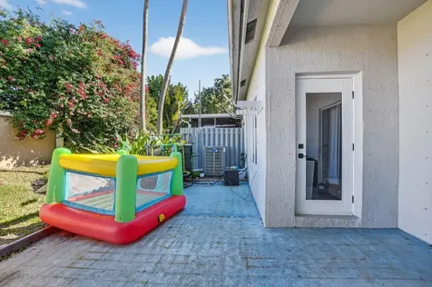 4275 SW 10th Court Deerfield Beach FL 33442