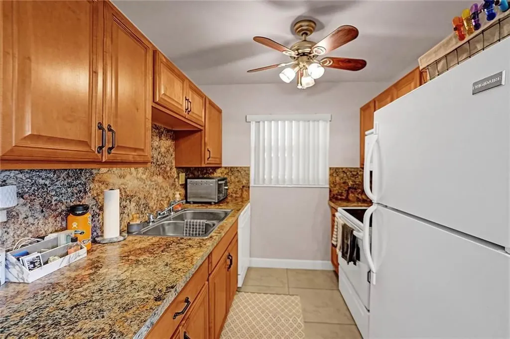 2131 NE 40th Court Lighthouse Point FL 33064