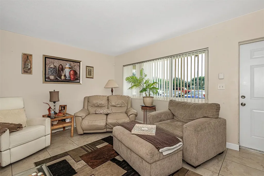 2131 NE 40th Court Lighthouse Point FL 33064