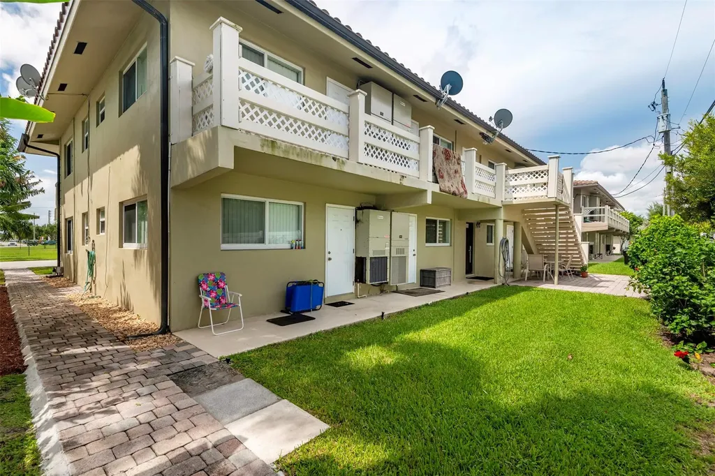 2131 NE 40th Court Lighthouse Point FL 33064