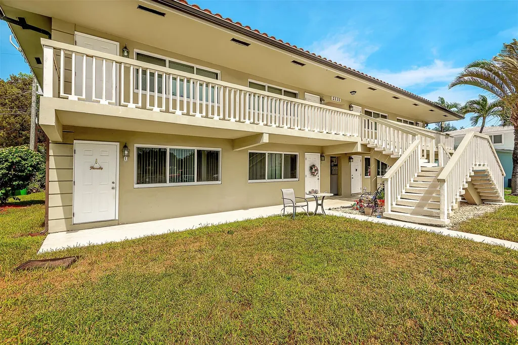 2131 NE 40th Court Lighthouse Point FL 33064