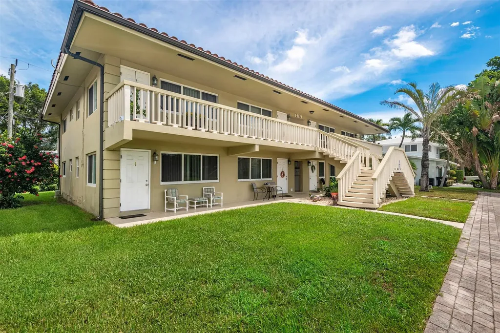 2131 NE 40th Court Lighthouse Point FL 33064