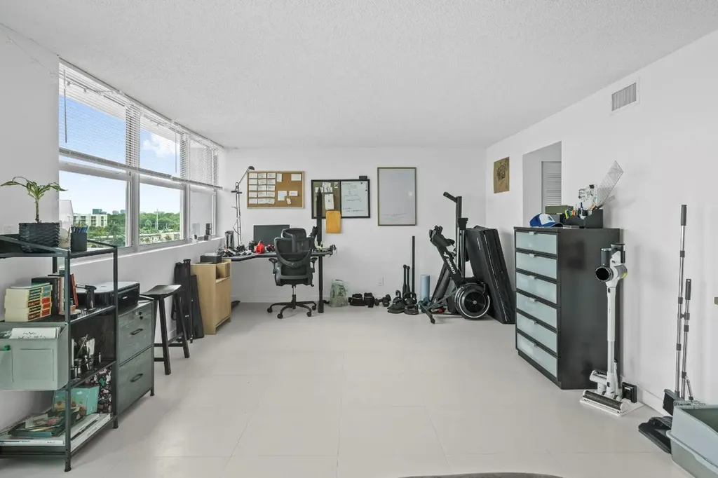 16558 NE 26th Avenue North Miami Beach FL 33160