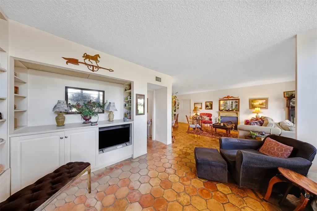 3930 Oaks Clubhouse Drive Pompano Beach FL 33069
