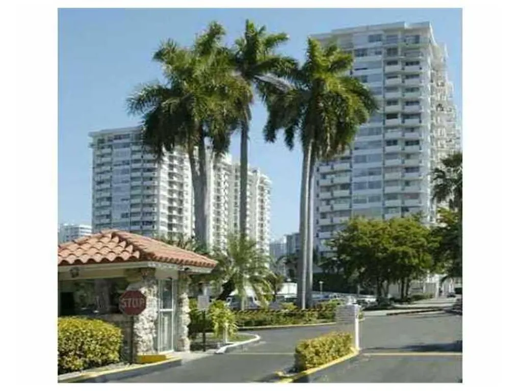 18031 Biscayne Bl Aventura FL 33160