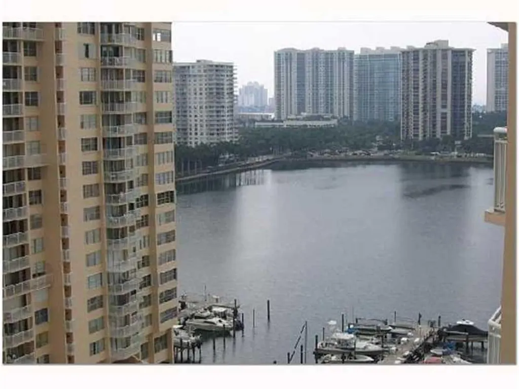 18031 Biscayne Bl Aventura FL 33160