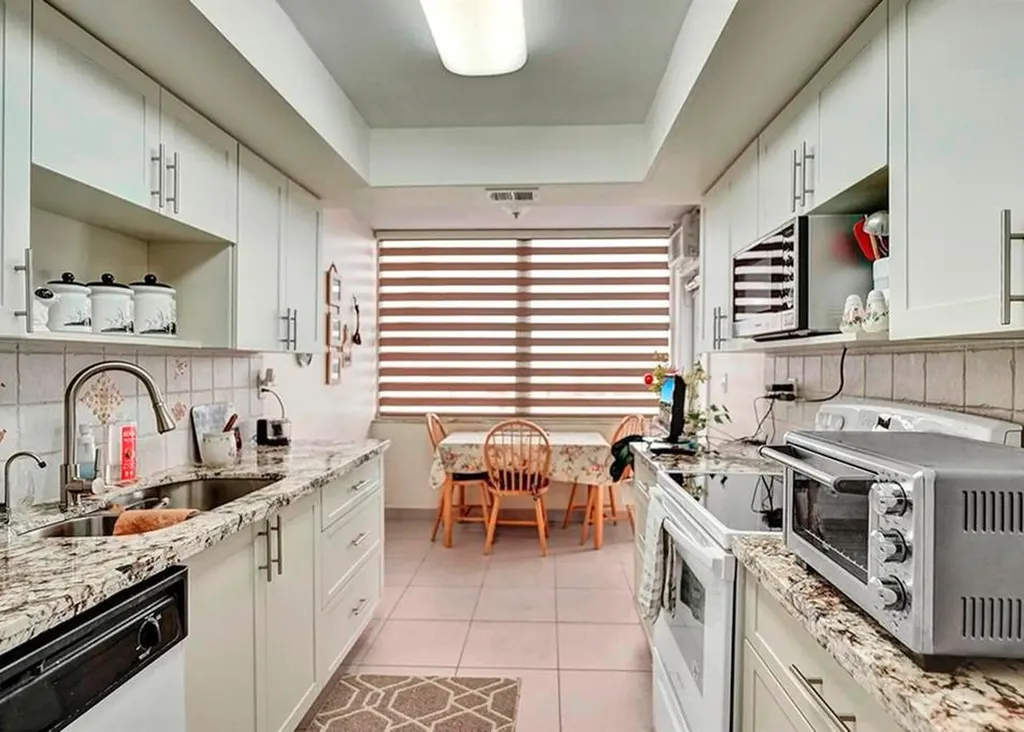 18031 Biscayne Bl Aventura FL 33160