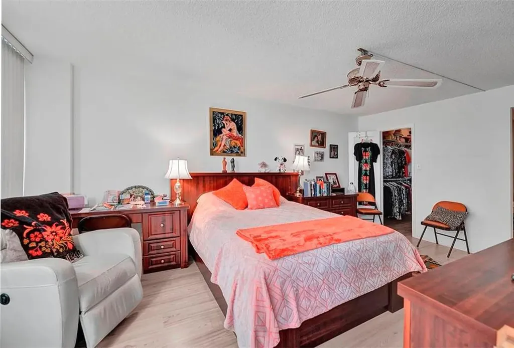 18031 Biscayne Bl Aventura FL 33160