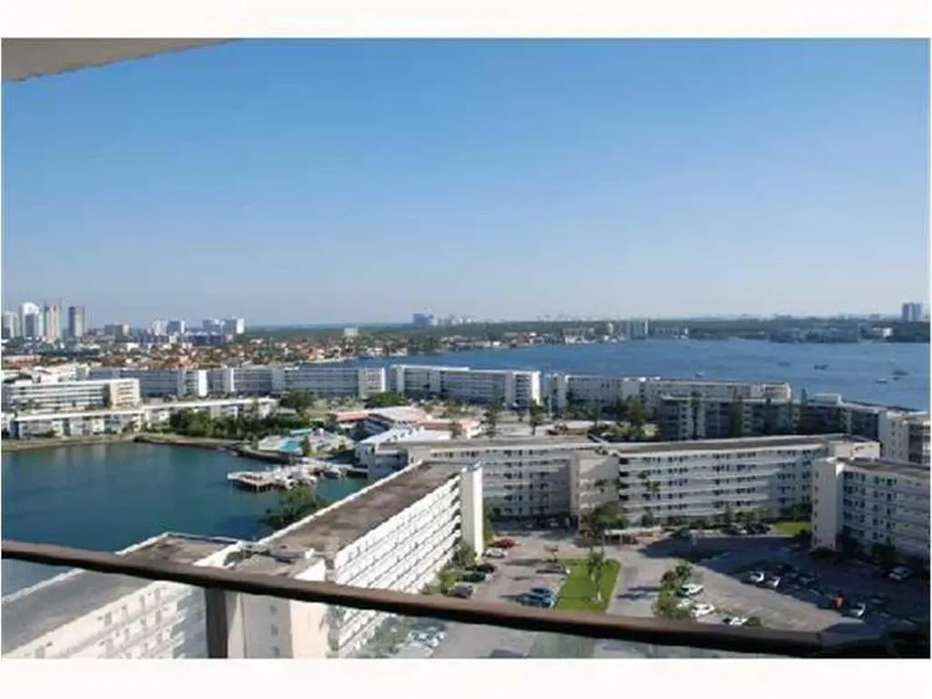 18031 Biscayne Bl Aventura FL 33160