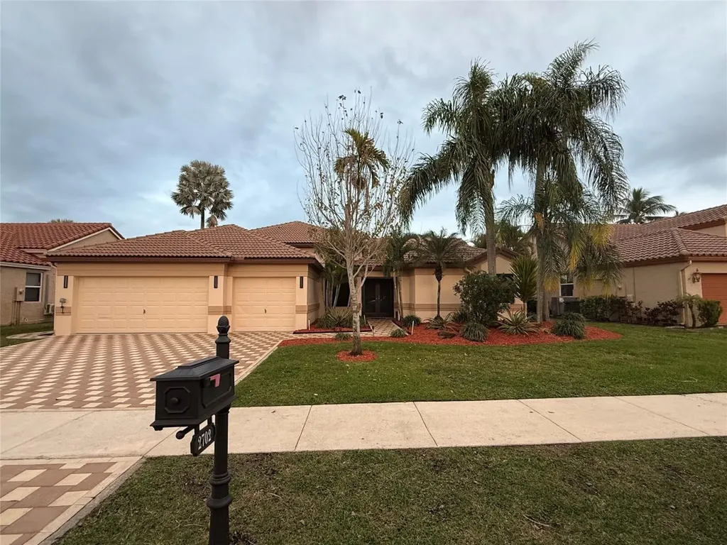 2702 E Orchard Circle Davie FL 33328