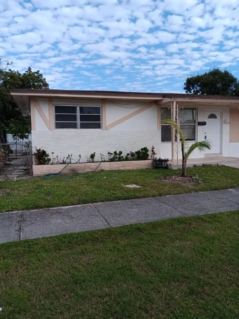 232 SW 10th Street Hallandale Beach FL 33009