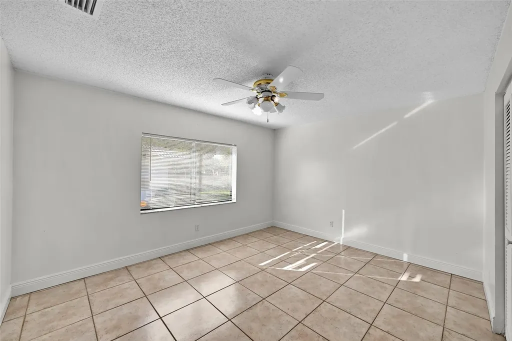 11136 NW 1st Place Coral Springs FL 33071
