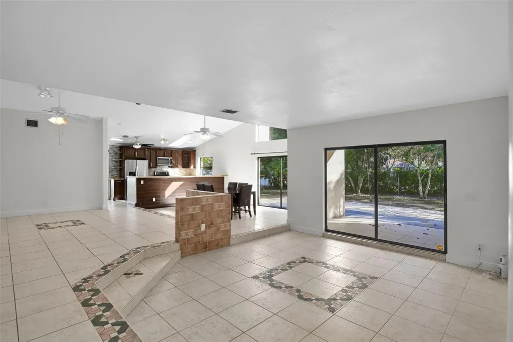 11136 NW 1st Place Coral Springs FL 33071