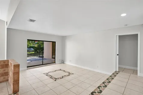 11136 NW 1st Place Coral Springs FL 33071