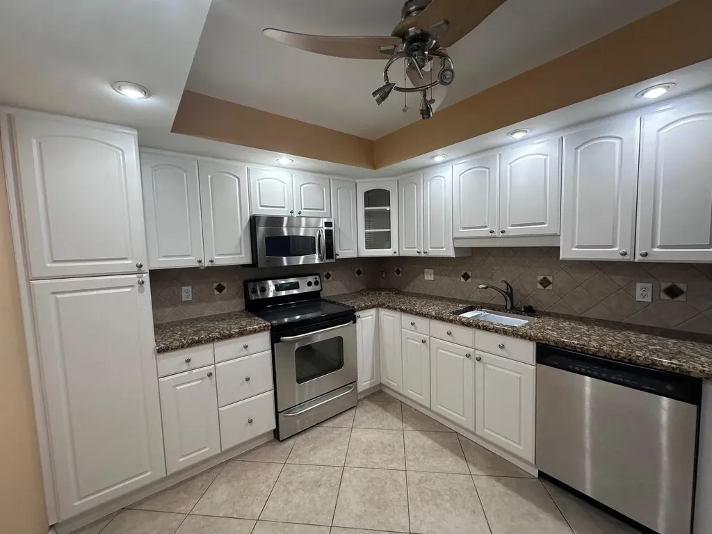3850 Oaks Clubhouse Drive Pompano Beach FL 33069
