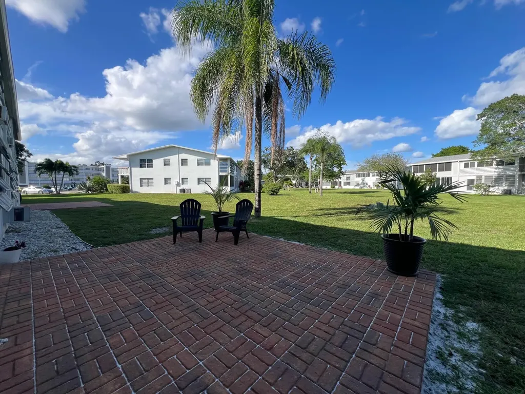 111 Oakridge I Deerfield Beach FL 33442