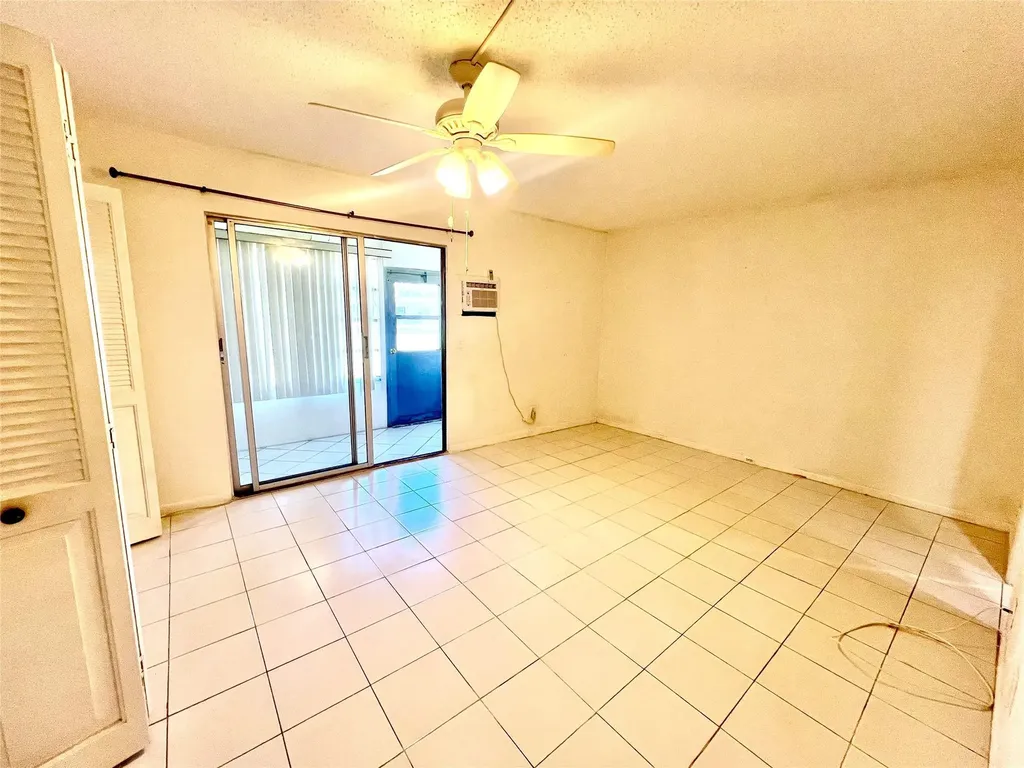 111 Oakridge I Deerfield Beach FL 33442
