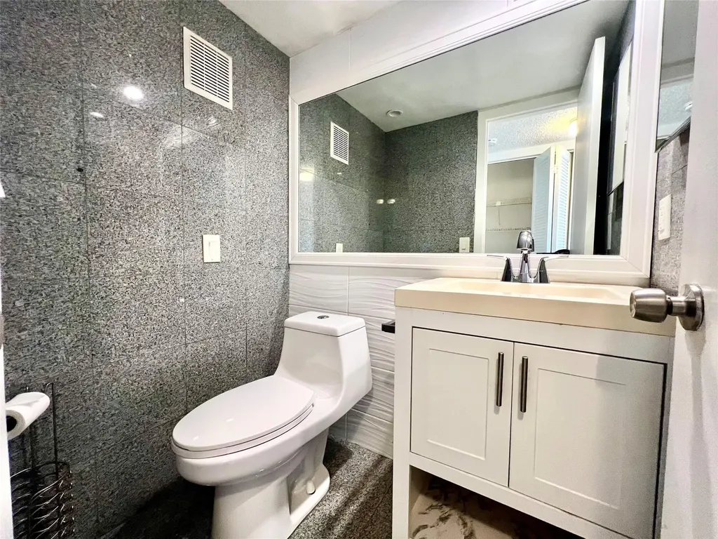 111 Oakridge I Deerfield Beach FL 33442
