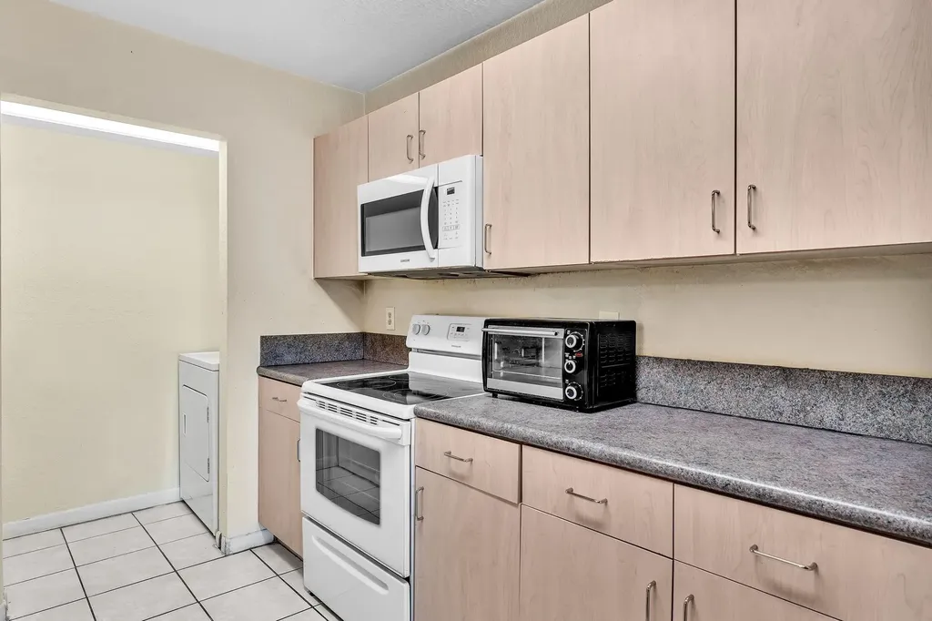 10240 NW 33rd Place Sunrise FL 33351
