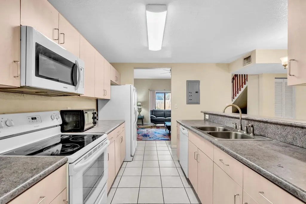 10240 NW 33rd Place Sunrise FL 33351