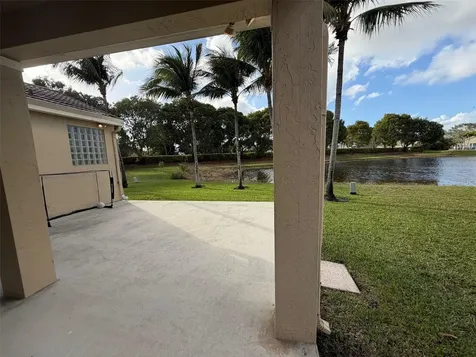 853 Sand Creek Circle Weston FL 33327