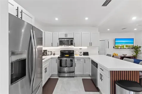 719 NE 36th Street Oakland Park FL 33334