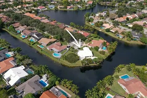 9800 NW 10th Court Plantation FL 33322