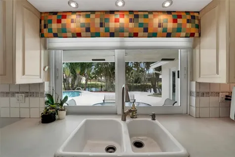 9800 NW 10th Court Plantation FL 33322