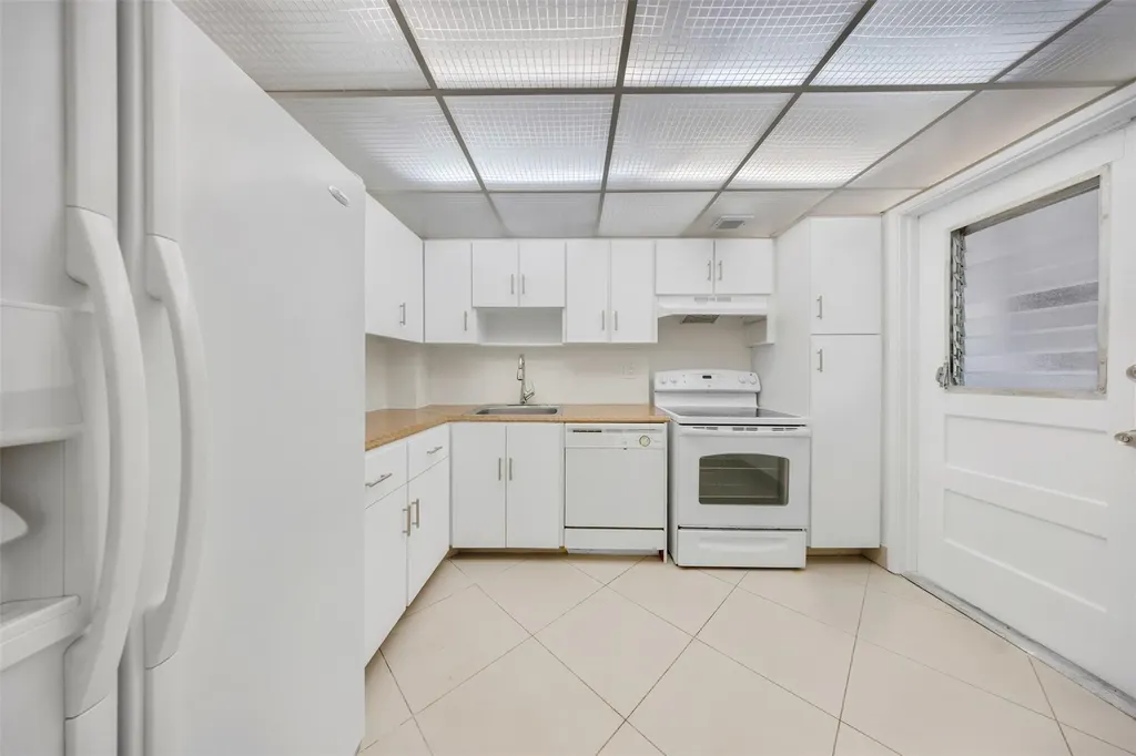 2850 N Palm Aire Drive Pompano Beach FL 33069