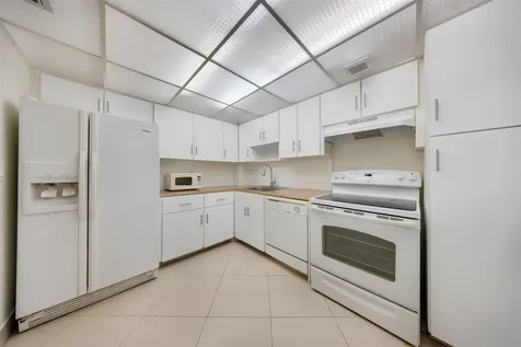2850 N Palm Aire Drive Pompano Beach FL 33069