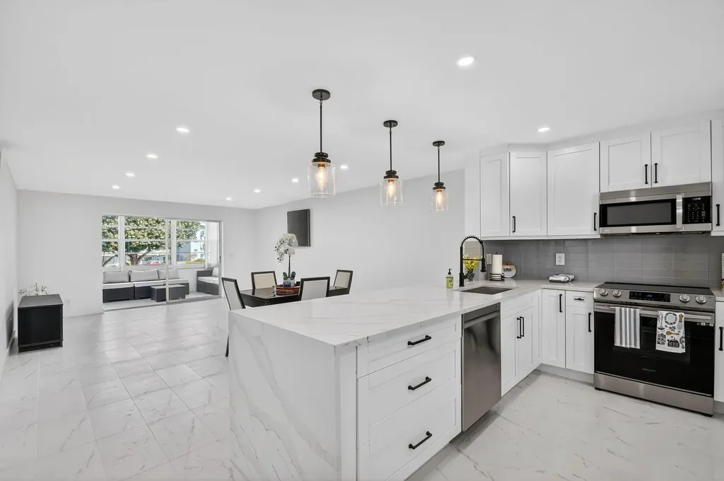 2300 NE 1st Lane Boynton Beach FL 33435