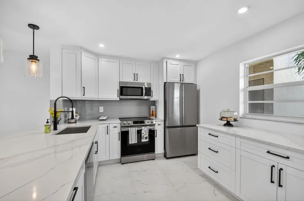 2300 NE 1st Lane Boynton Beach FL 33435