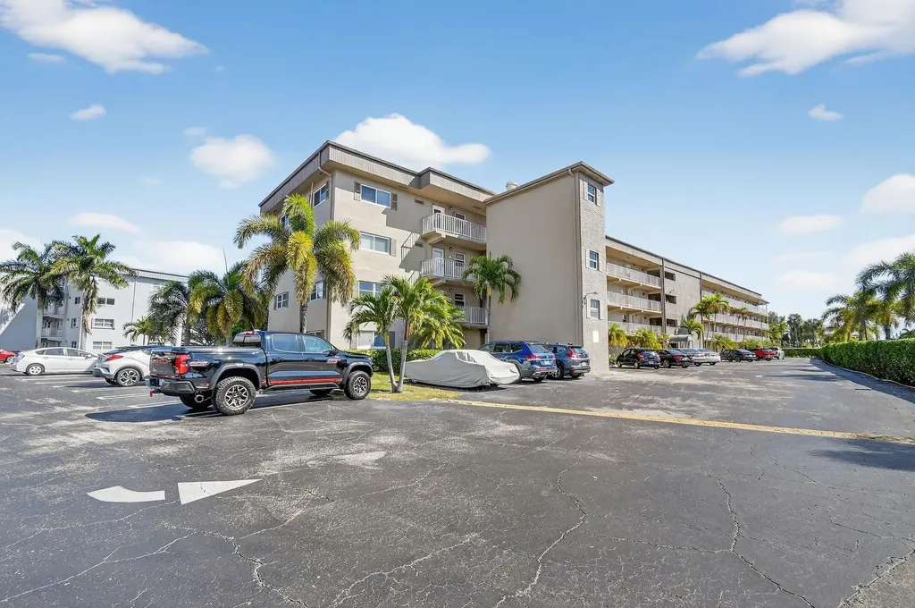 2300 NE 1st Lane Boynton Beach FL 33435