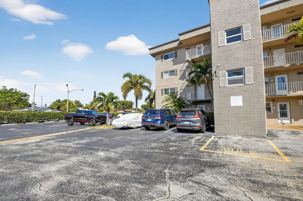 2300 NE 1st Lane Boynton Beach FL 33435