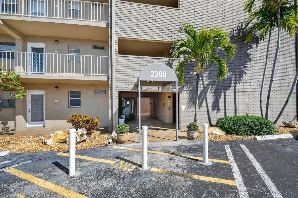 2300 NE 1st Lane Boynton Beach FL 33435