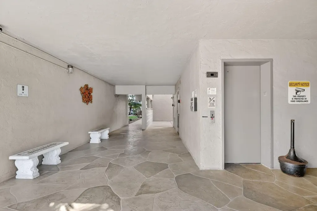 2300 NE 1st Lane Boynton Beach FL 33435