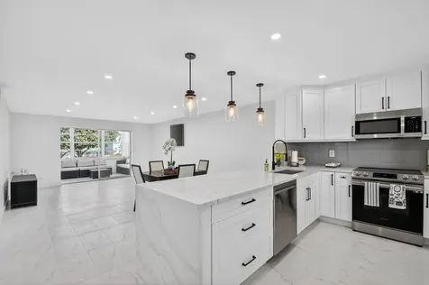 2300 NE 1st Lane Boynton Beach FL 33435