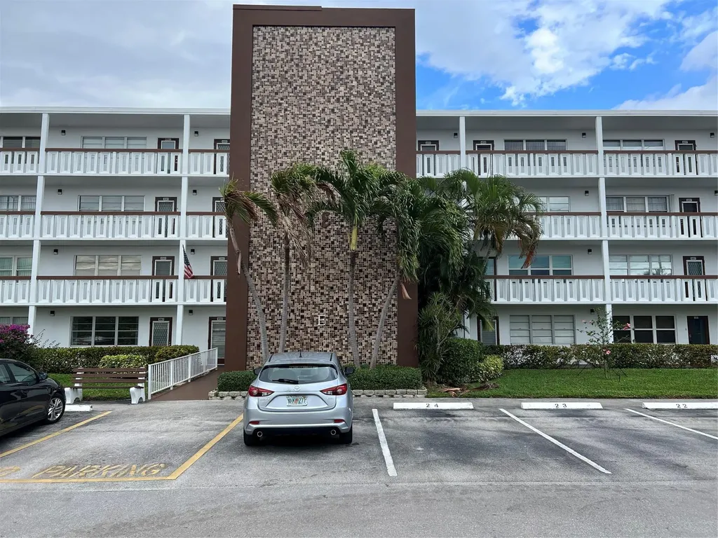 4053 Harwood E Deerfield Beach FL 33442