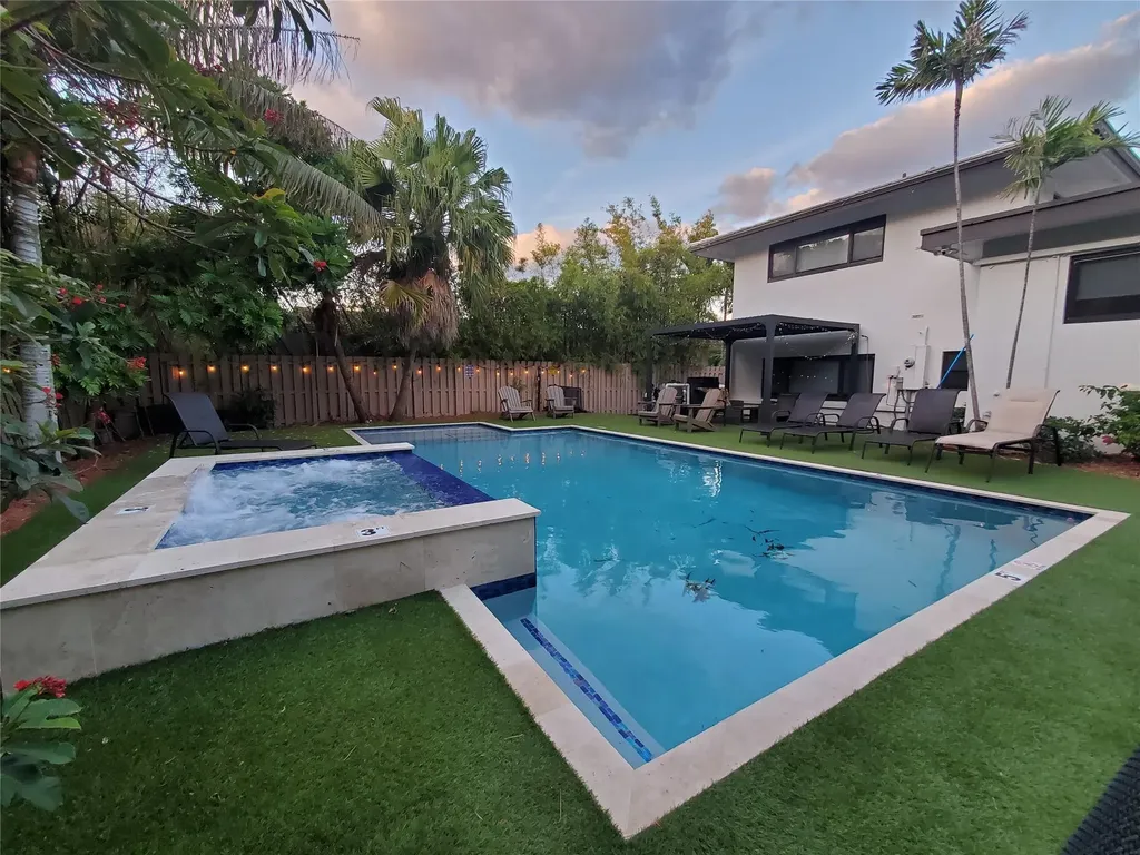 2009 Admirals Way Fort Lauderdale FL 33316