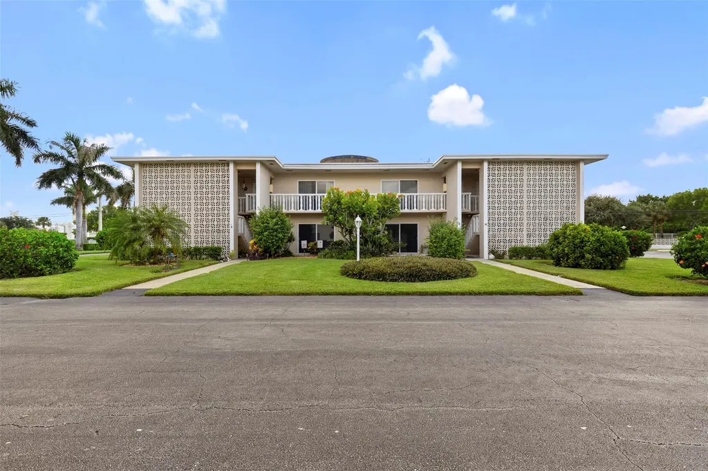 90 South Boulevard Boynton Beach FL 33435