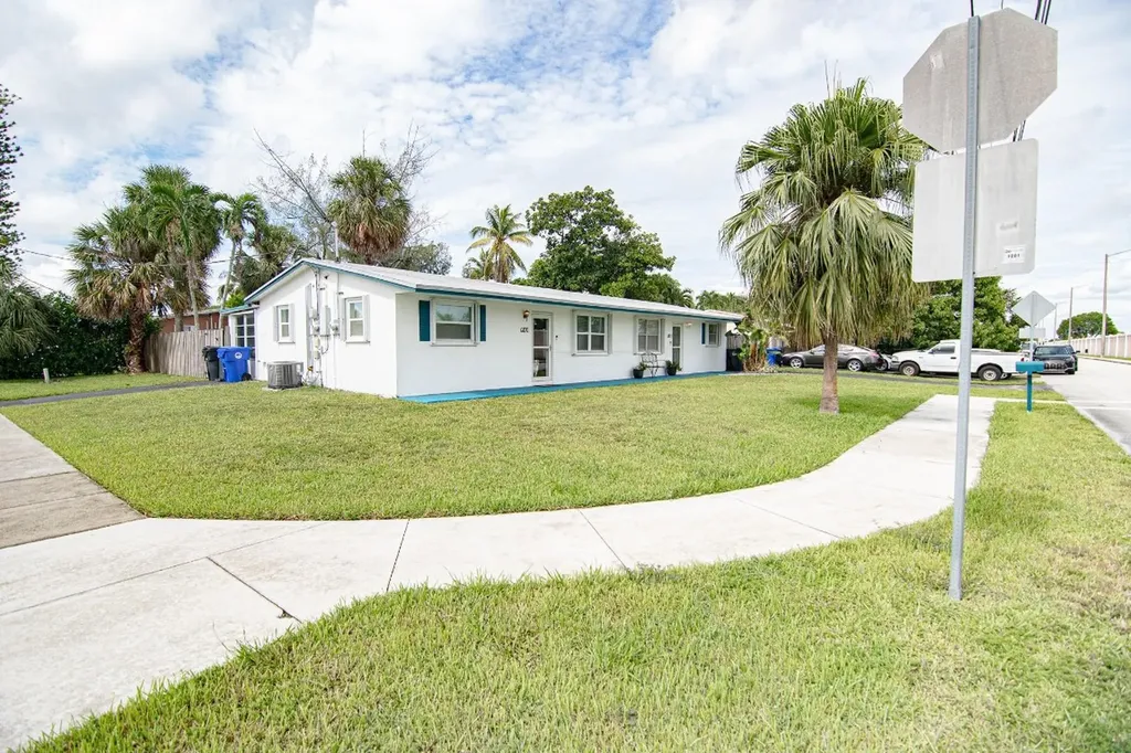 6872 SW 15th Street Pompano Beach FL 33068