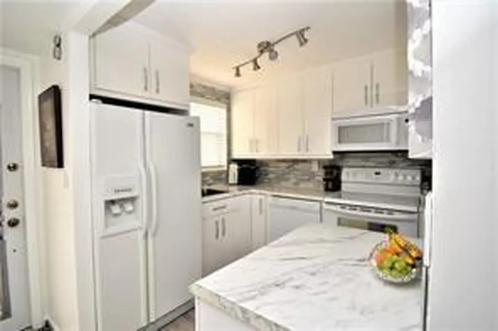 2801 N Pine Island Road Sunrise FL 33322