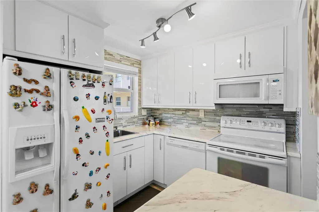 2801 N Pine Island Road Sunrise FL 33322