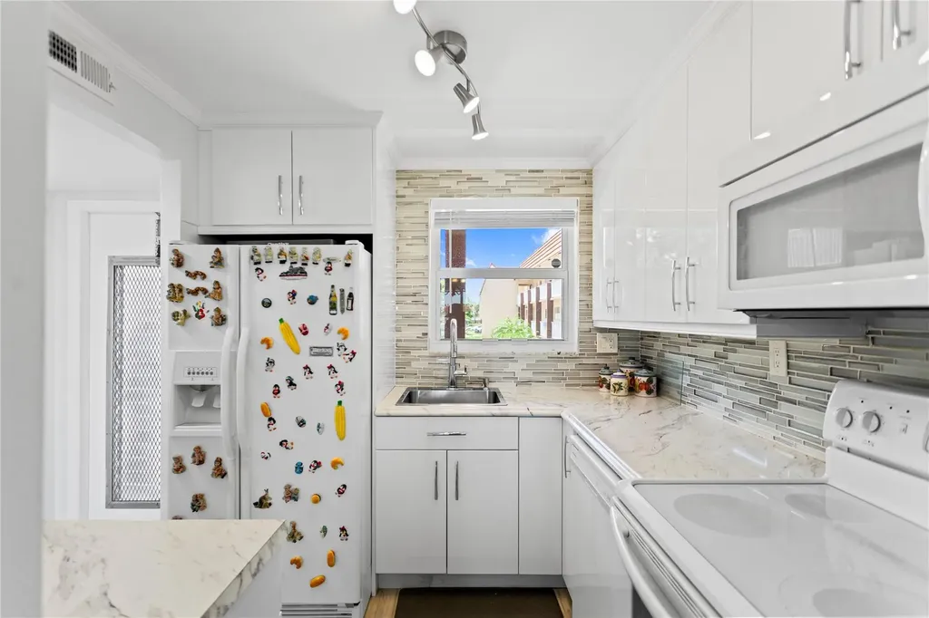 2801 N Pine Island Road Sunrise FL 33322
