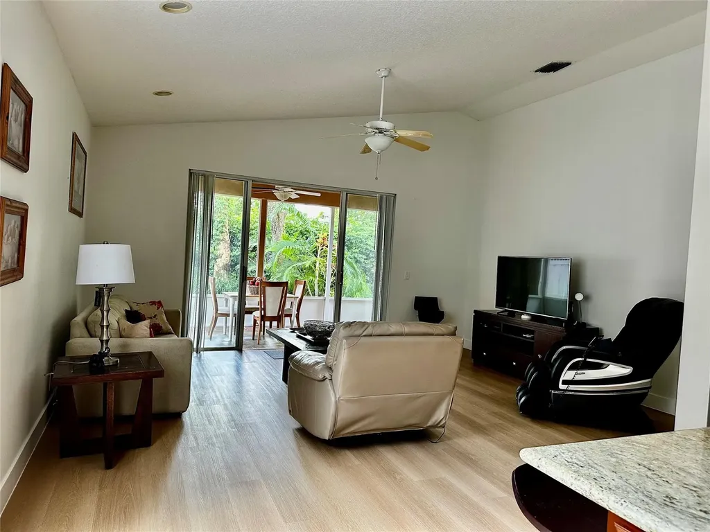 8564 Via Giardino Boca Raton FL 33433