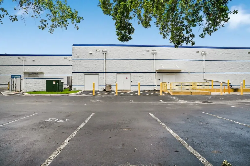 1605 W Oakland Park Boulevard Oakland Park FL 33311
