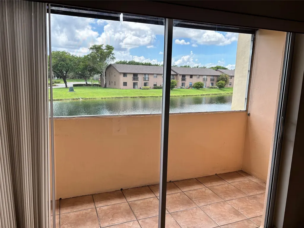 3905 N Nob Hill Road Sunrise FL 33351