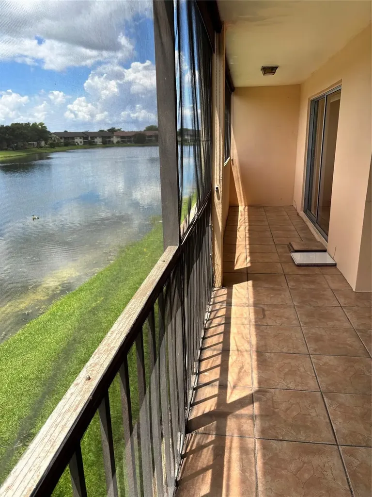 3905 N Nob Hill Road Sunrise FL 33351